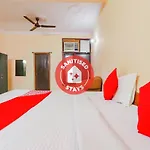 Oyo 67215 Shri Hari Radha Palace
