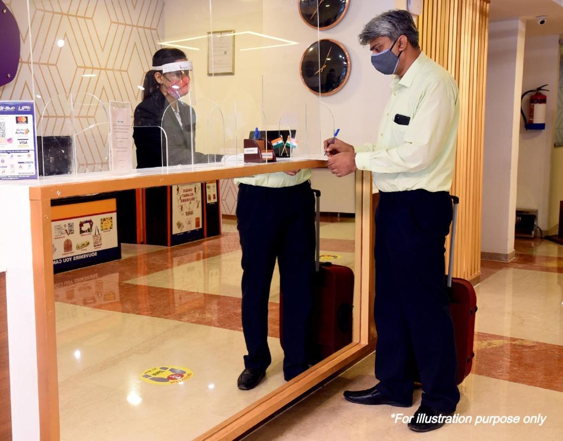 Oyo 67215 Shri Hari Radha Palace Hotel Vrindavan