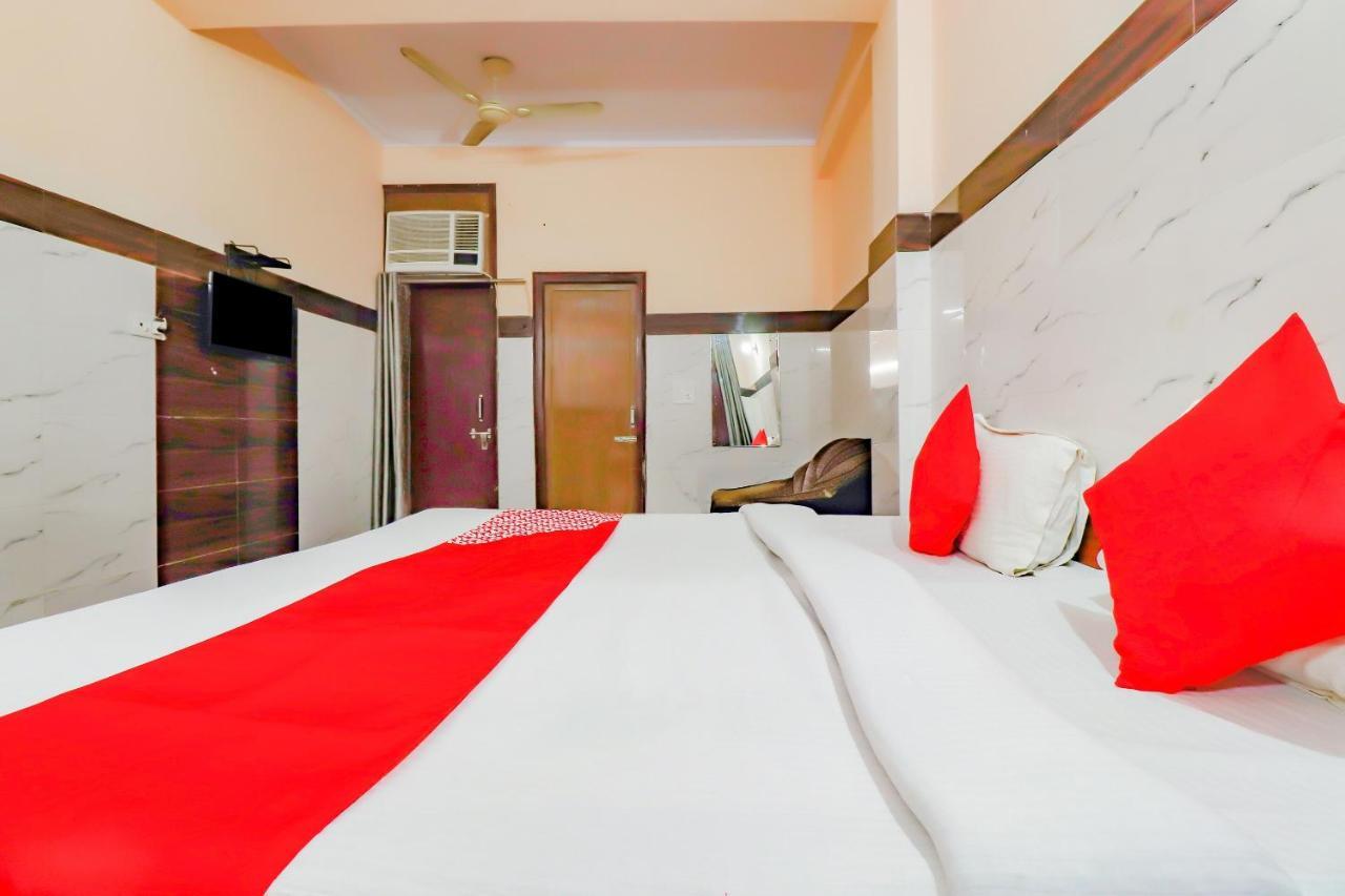 Oyo 67215 Shri Hari Radha Palace 3*