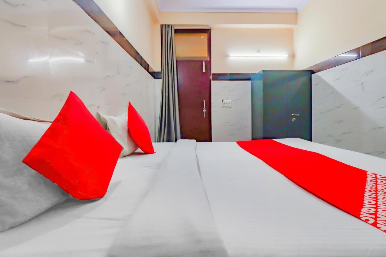 Oyo 67215 Shri Hari Radha Palace Hotel 3*