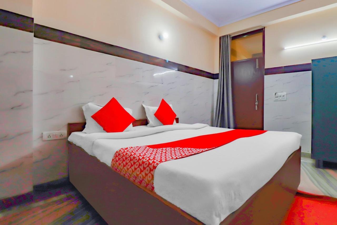 Hotel Oyo 67215 Shri Hari Radha Palace Vrindavan
