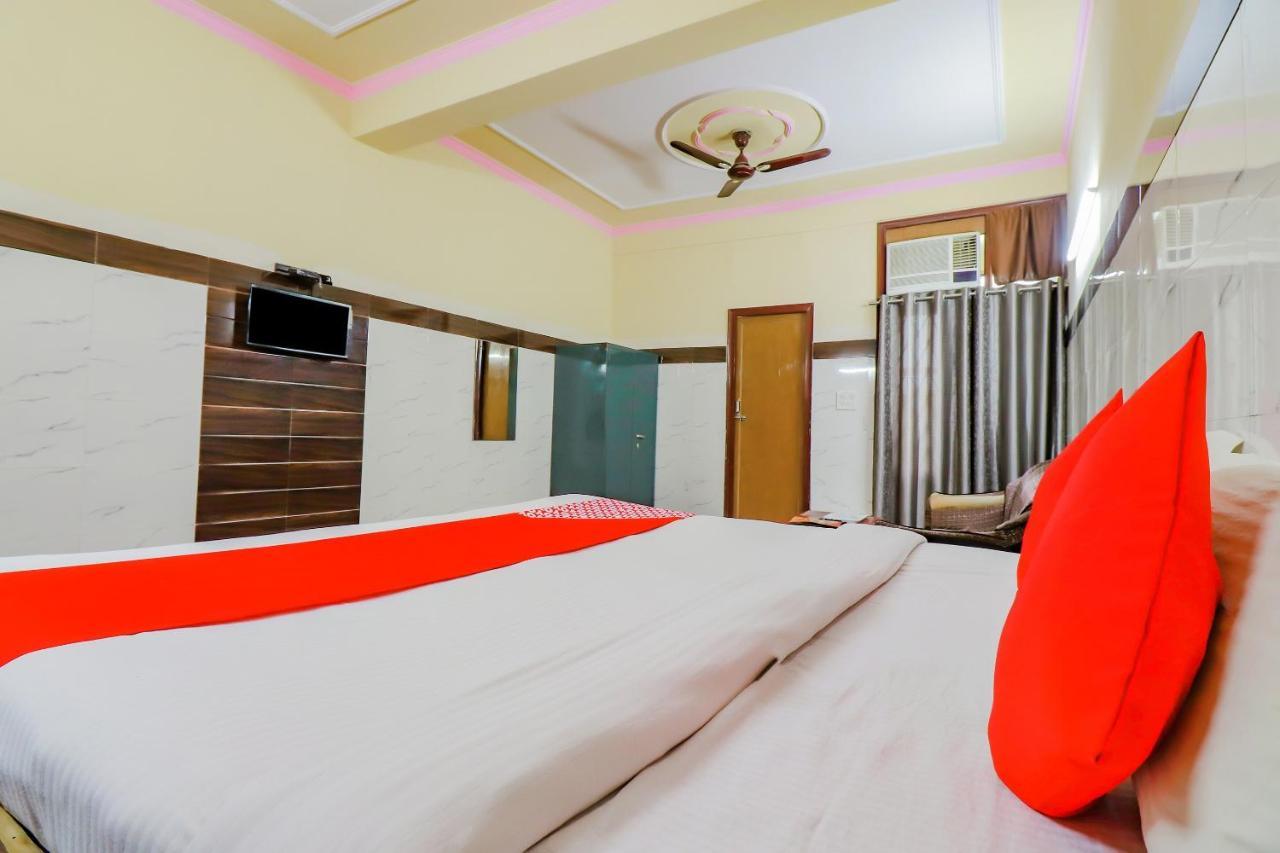 Oyo 67215 Shri Hari Radha Palace Hotel