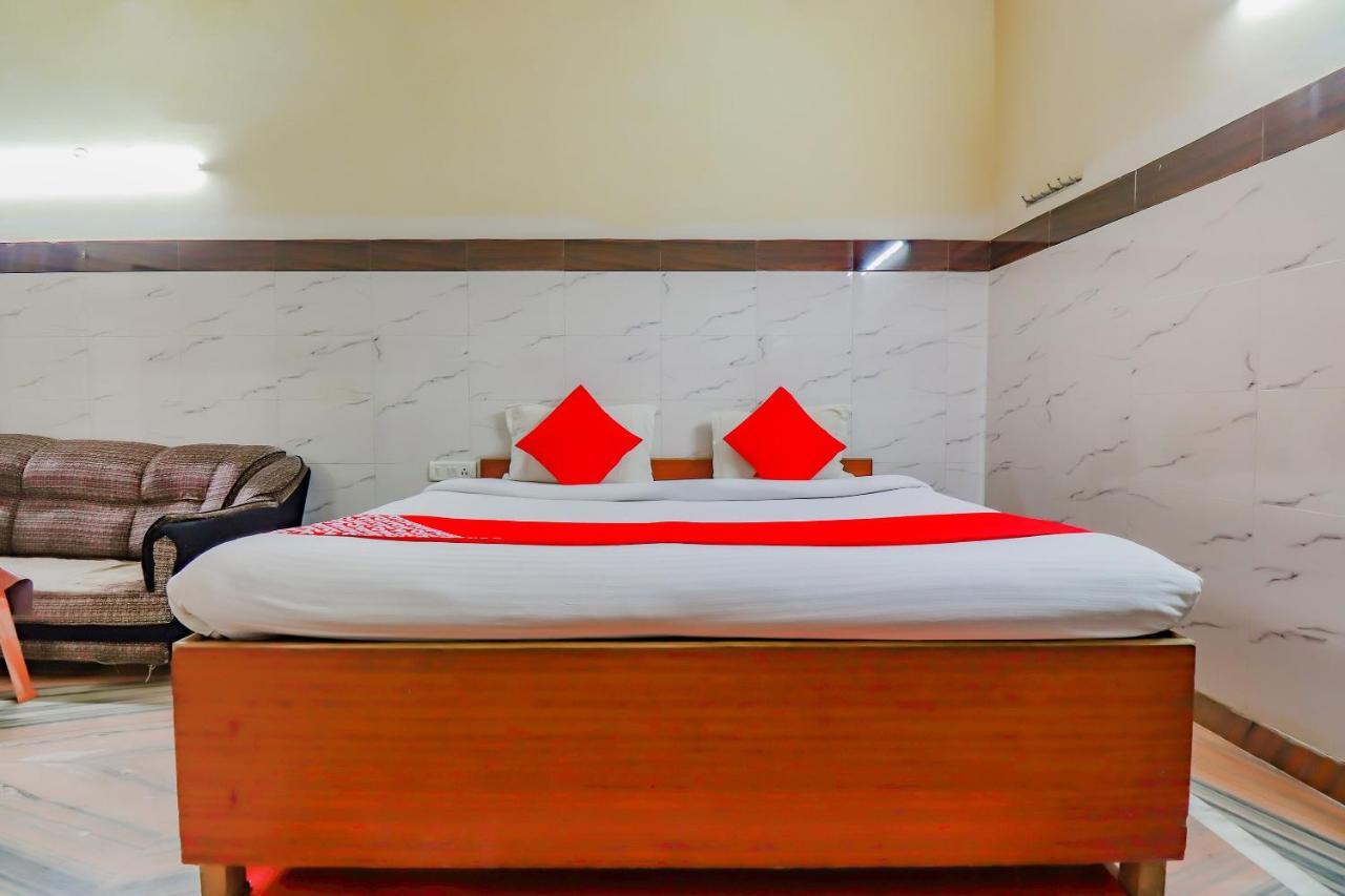 Oyo 67215 Shri Hari Radha Palace Hotel 3*
