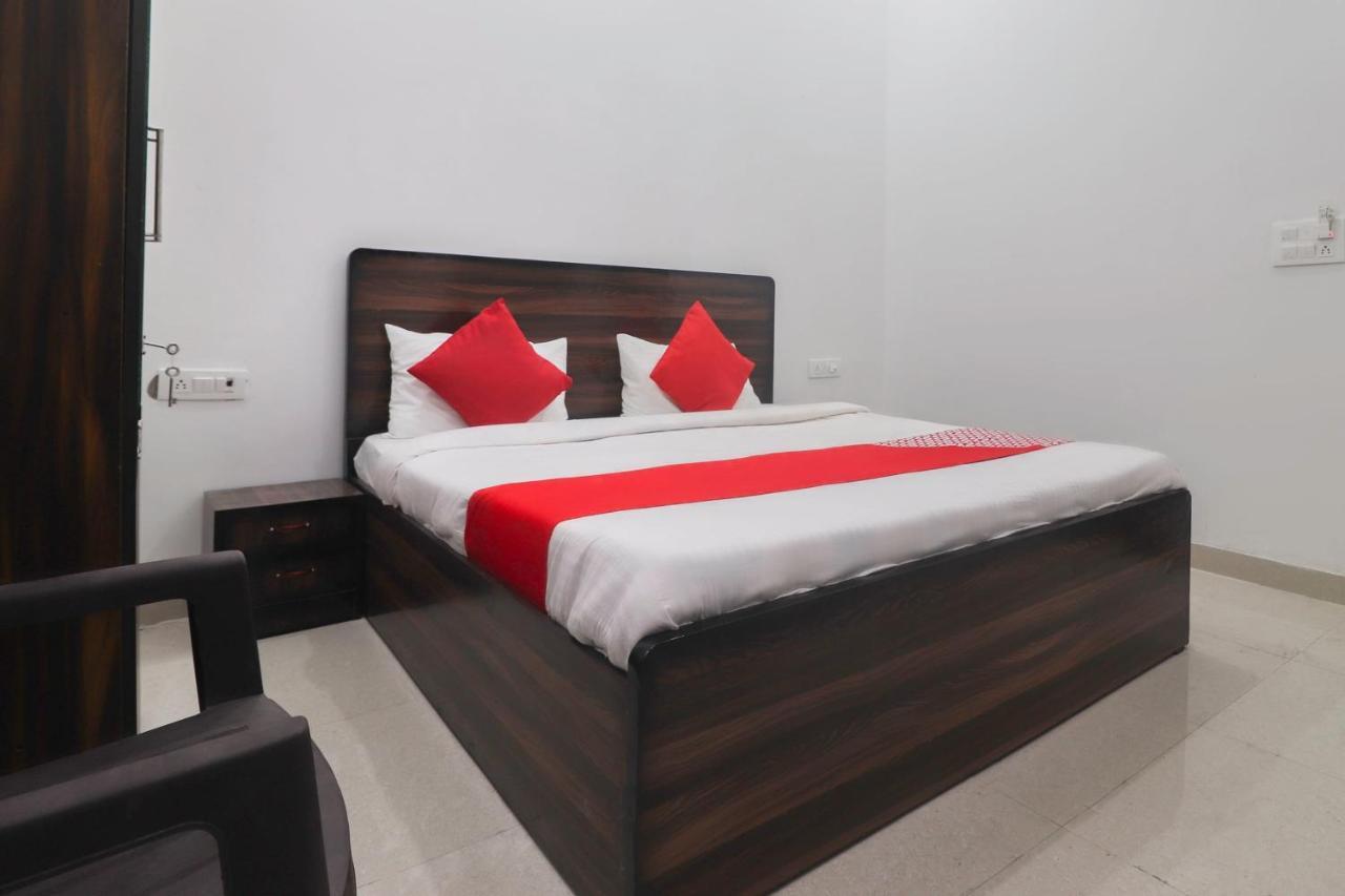 Oyo 67215 Shri Hari Radha Palace 3* Vrindavan