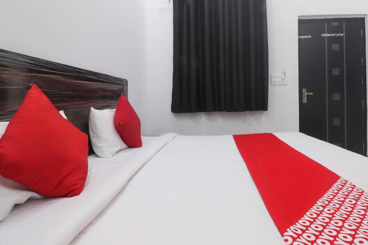 Hotel Oyo 67215 Shri Hari Radha Palace 3*