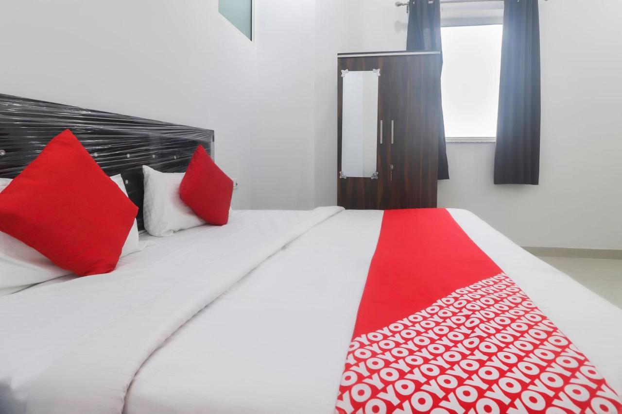 Oyo 67215 Shri Hari Radha Palace Hotel 3*