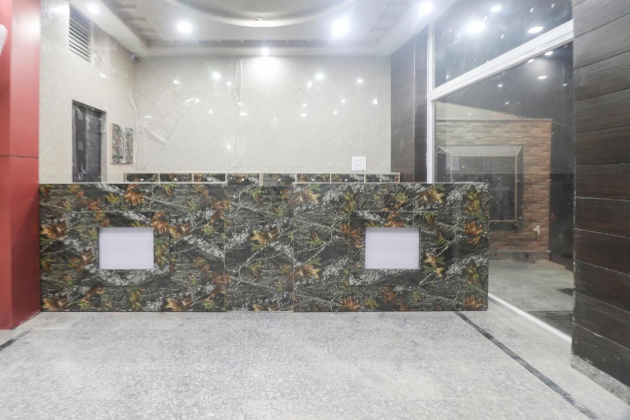Hotel Oyo 67215 Shri Hari Radha Palace Vrindavan