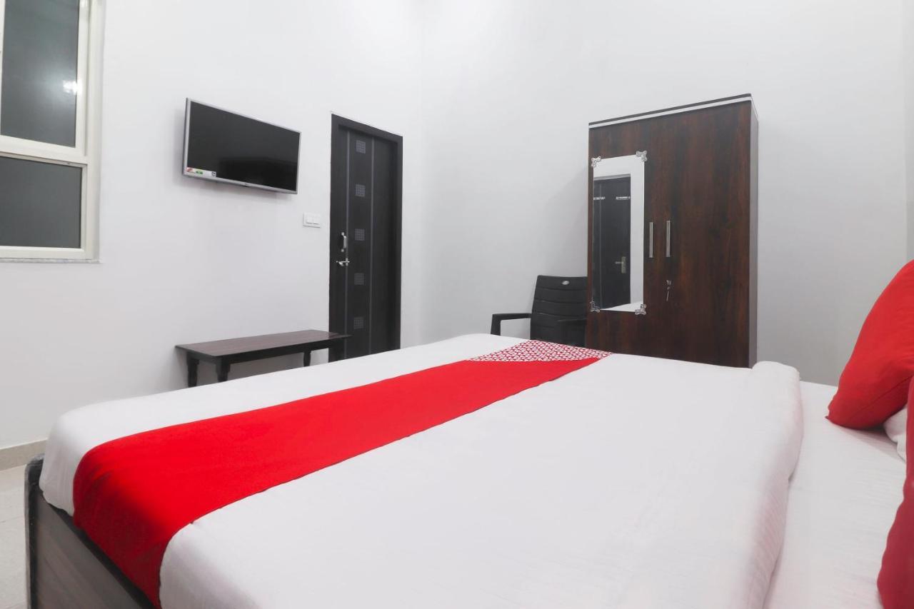 Oyo 67215 Shri Hari Radha Palace Hotel 3*
